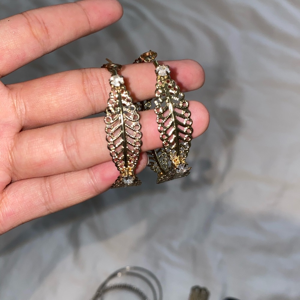 Assorted Jewelry - Picture 2 of 4